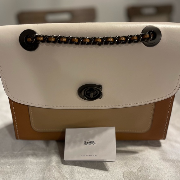 Color block coach leather Bag with sea-shell design strap - Picture 2 of 11